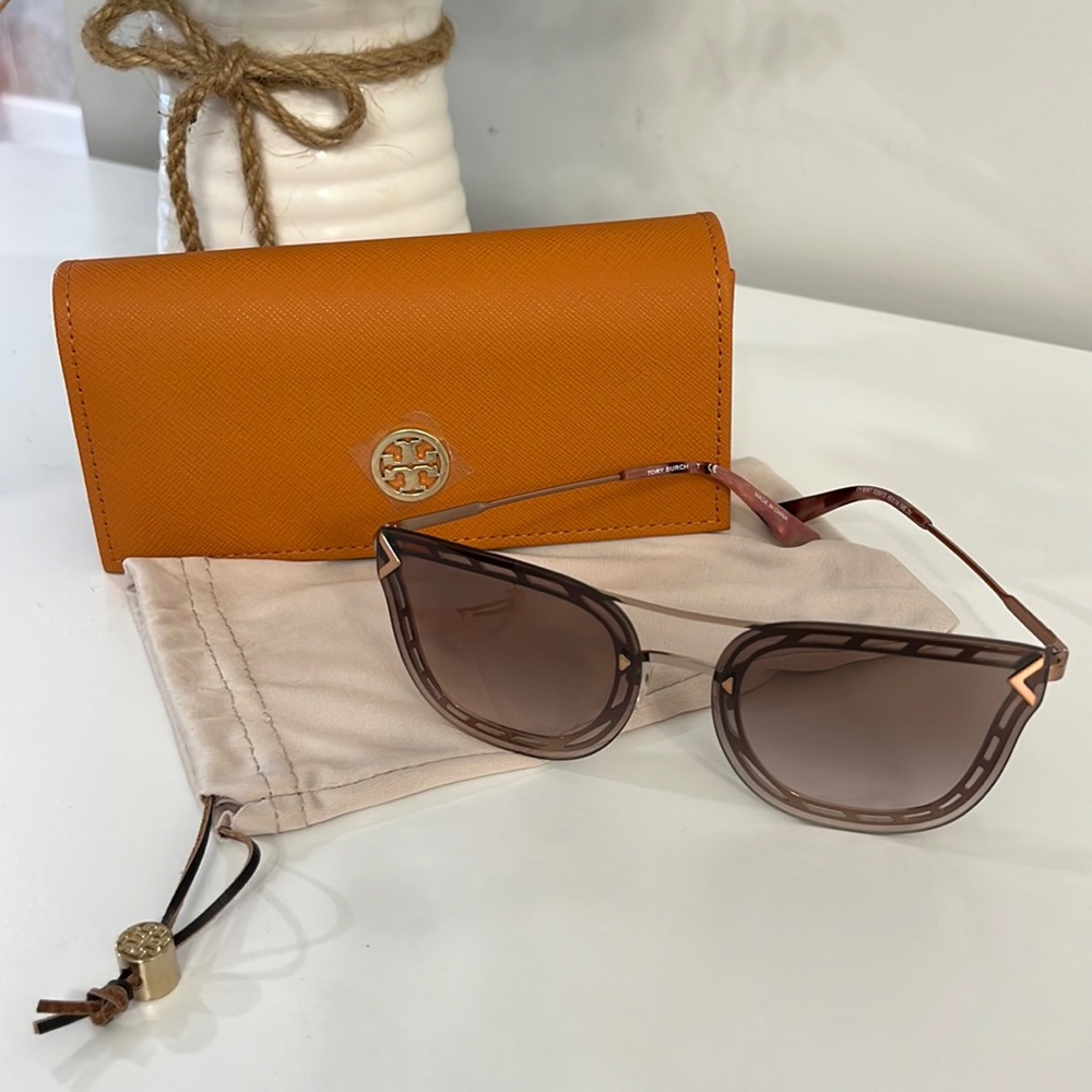 TORY BURCH Sunglasses and Case